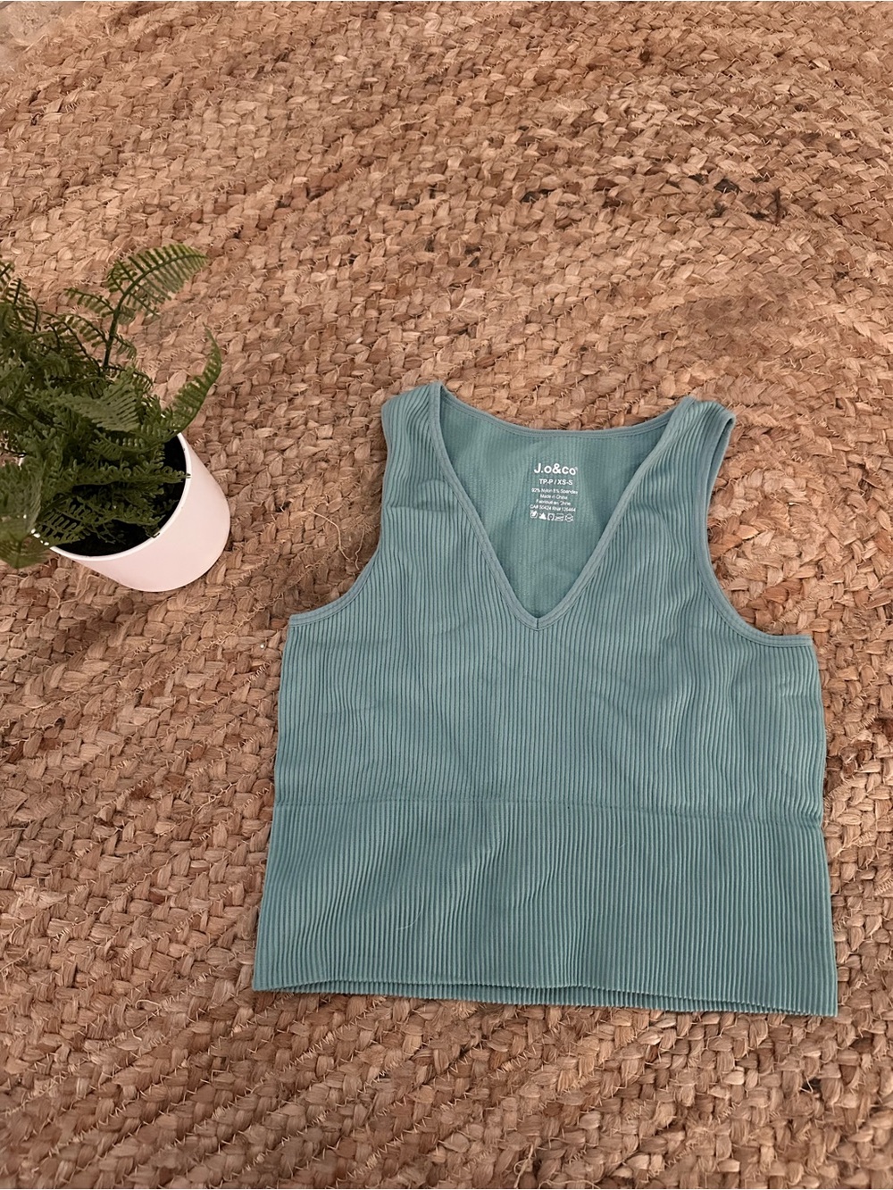 SEAMLESS RIBBED V TANK TOP